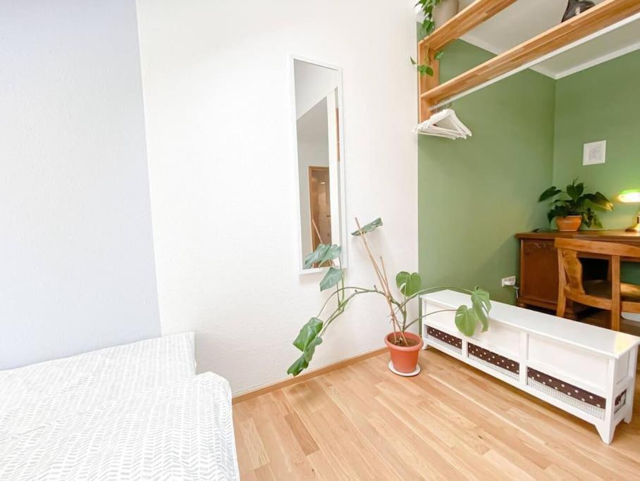 Schoene Ferienwohnung Mit Blick Ueber Stadtwald Leipzig Exterior photo